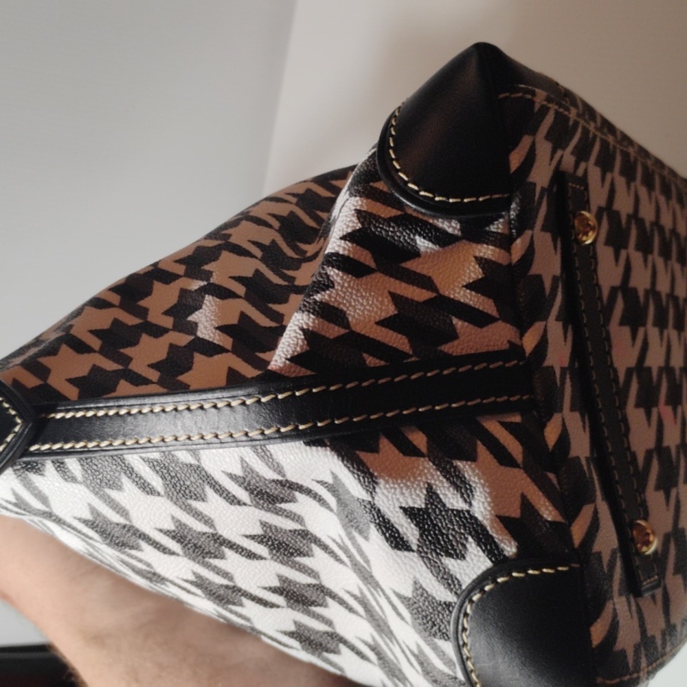 Dooney & Bourke Black and White Satchel - Picture 4 of 13